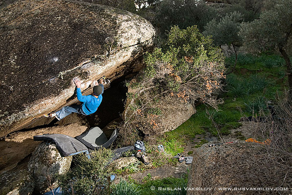 Bafa Express 7B – препратка към „Среднощен експрес“. Не случайно…