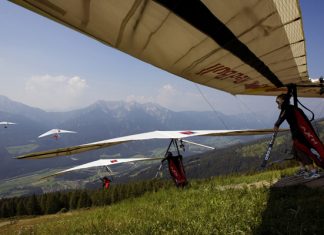 Corinna Schwiegershausen - hang gliding action