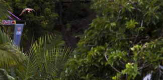 Athlete: Gary Hunt / Event: Red Bull Cliff Diving World Series 2010 - Hilo, Hawaii / Photocredit: Romina Amato