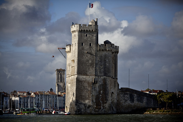 Jorge Ferzuli - Action / Photocredit: (c) Dean Treml / Event: Red Bull Cliff Diving World Series 2011 La Rochelle