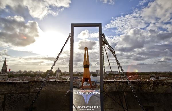 Michal Navratil - Action / Photocredit: (c) Romina Amato / Event: Red Bull Cliff Diving World Series 2011 La Rochelle