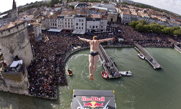 Alain Kohl - Action / Photocredit: (c) Romina Amato / Event: Red Bull Cliff Diving World Series 2011 La Rochelle