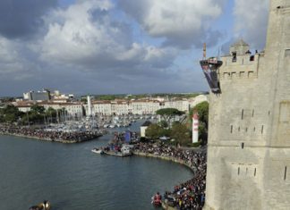 Michal Navratil - Action / Photocredit: (c) V.Curutchet / Event: Red Bull Cliff Diving World Series 2011 La Rochelle