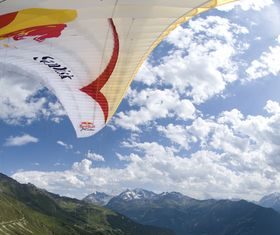 Athlete: Event Participant; Event: Red Bull X-Alps; Discipline: Paragliding; Photocredit: (c)Chris Hoerner/Red Bull Photofiles; Location: Verbier, Switzerland