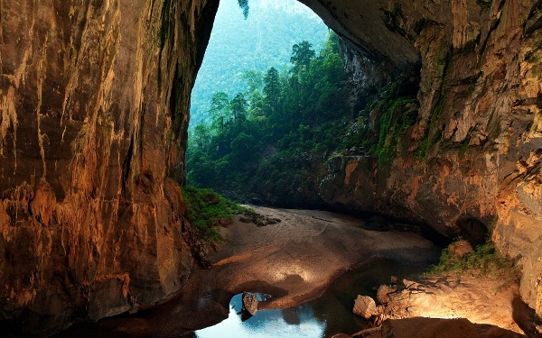 Гигантската пещера Hang Son Doong