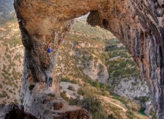 climbing El Delfin