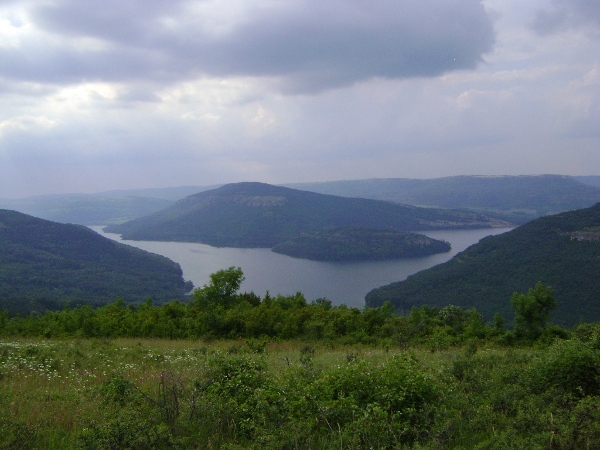 Язовира до село Младен, община Севлиево