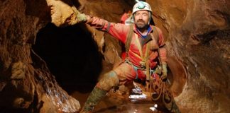 Спасиха пострадал след 12 дни в най-дълбоката пещера в Германия