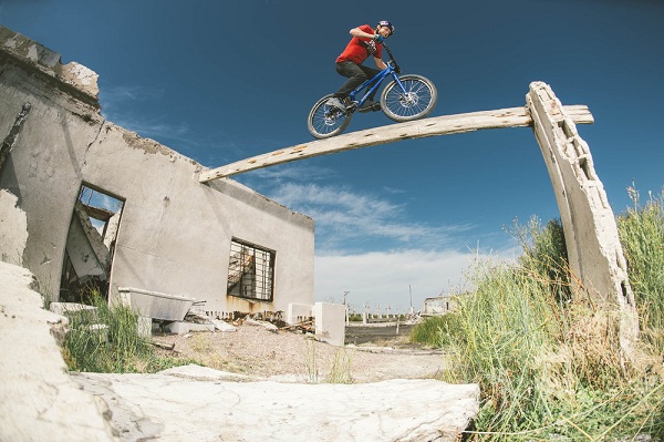 danny-macaskill-epecuen-beam-balancing