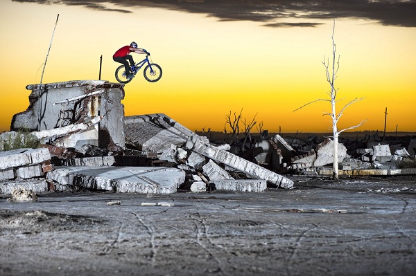 danny-macaskill-epecuen-drop