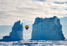 С балон между айсберги