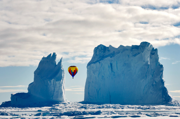 С балон между айсберги