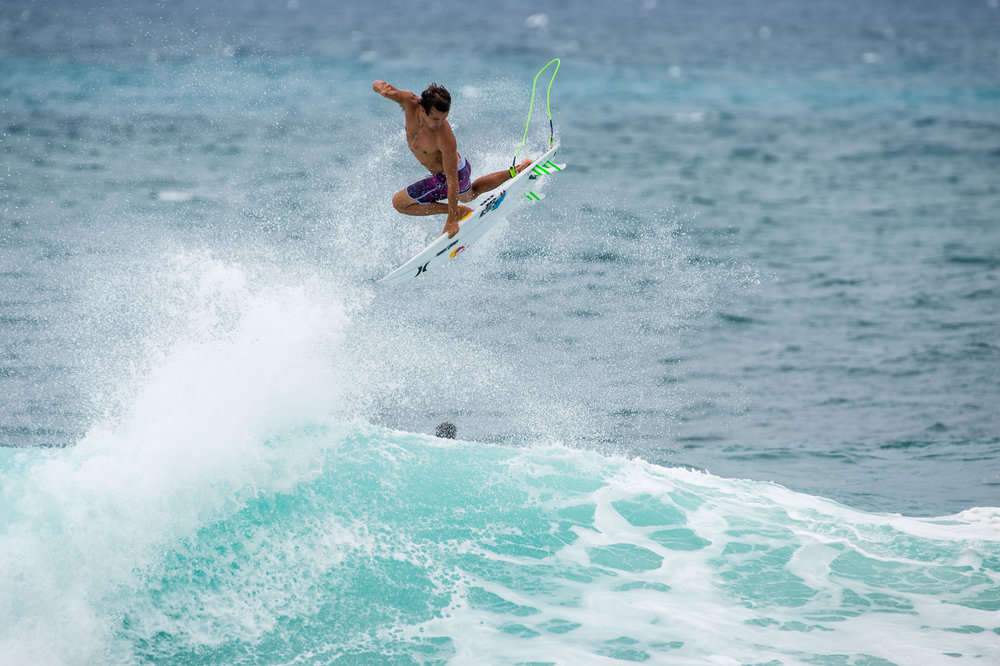 Julian Wilson сърфира в Хаваи