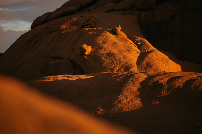 into-the-dirt-kyle-jameson-michi-and-andi-tillmann-at-spitzkoppe