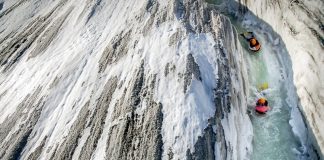 Бодиборд по най-големия ледник в Европа