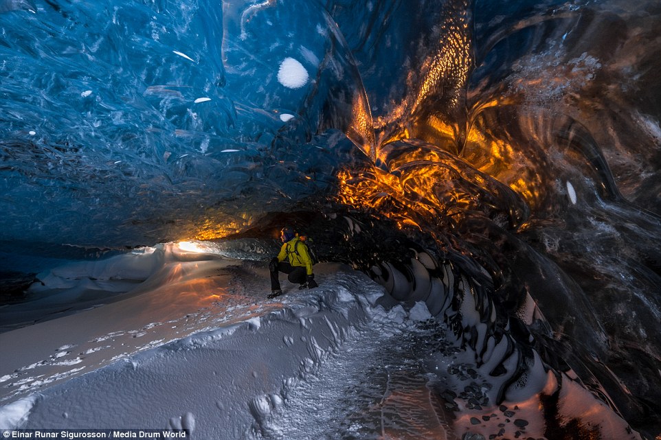Ледени пещери в Исландия