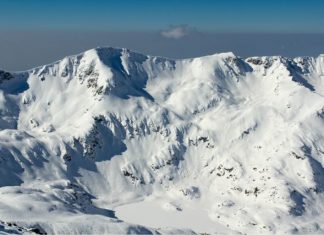 Склонът на Дончови Караули заснет след най-обилния снеговалеж за миналия сезон.