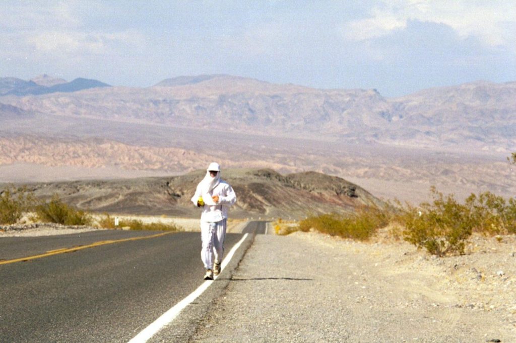 Маратонът Badwater в Death Valley, където температурите достигат 49 градуса по Целзий 