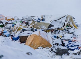 Снимки от лавината на Еверест