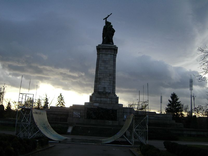 Скейт в България - Паметникът на Съветската армия