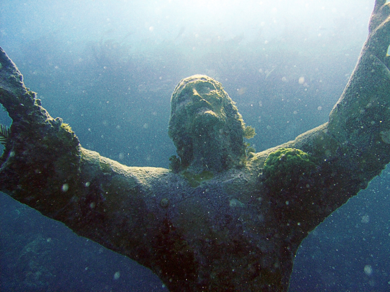 Подводни статуи