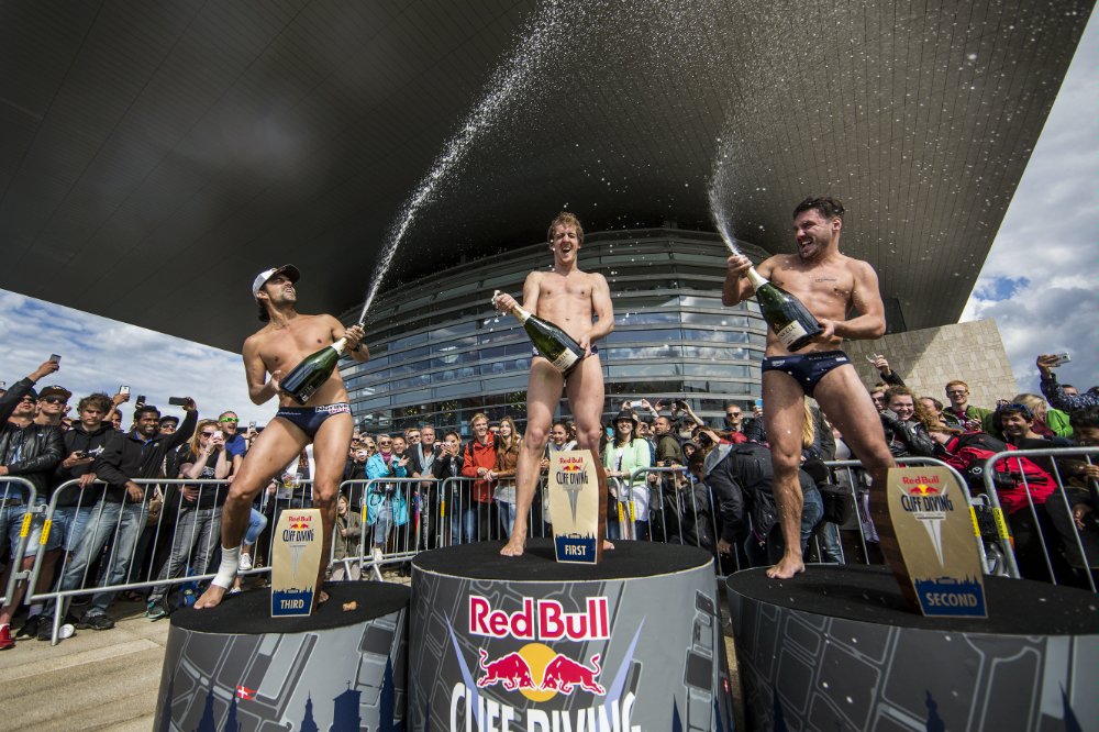 Снимка: Red Bull Cliff Diving