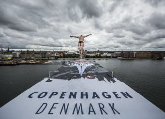 Снимка: Red Bull Cliff Diving