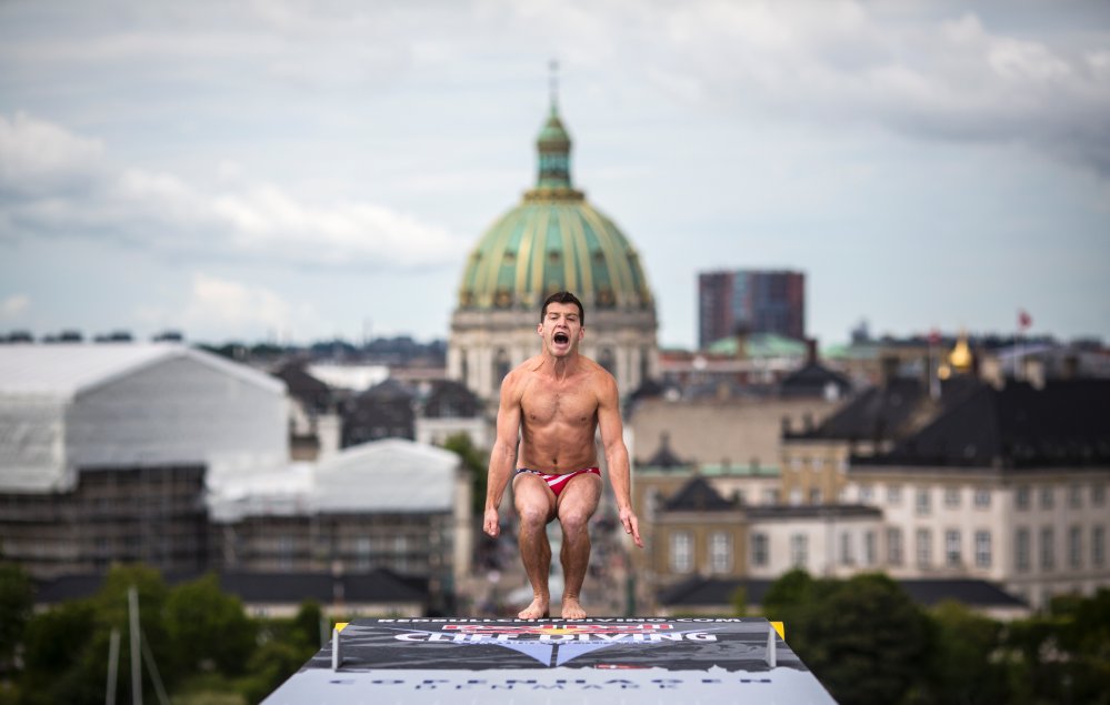 Снимка: Red Bull Cliff Diving