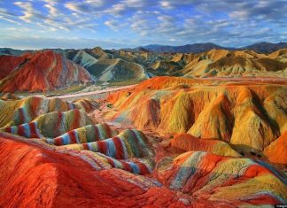 The Rainbow mountain, Китай