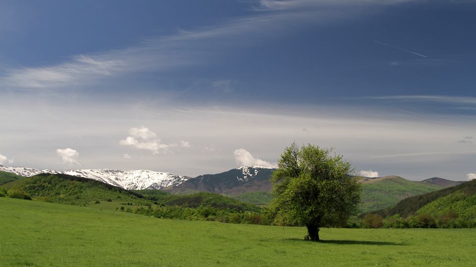 За Балкана и хората