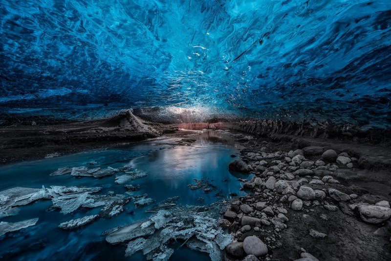 Ледени пещери, ледника Вахтнайокутъл 