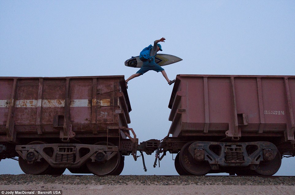 През Сахара с товарен влак