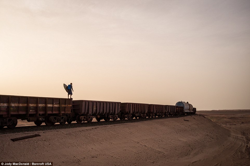 През Сахара с товарен влак