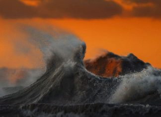 Планини от вода; Вълни