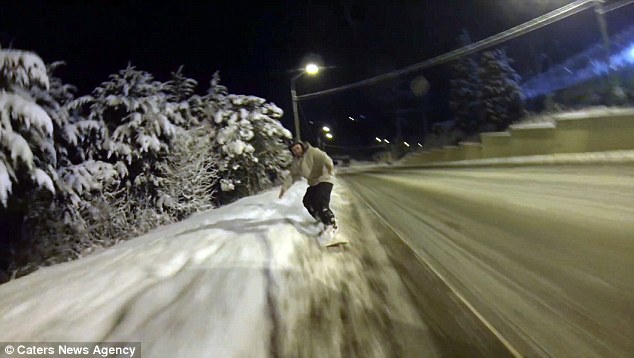 Сноуборд по улиците на Сочи; Снимка: Caters News