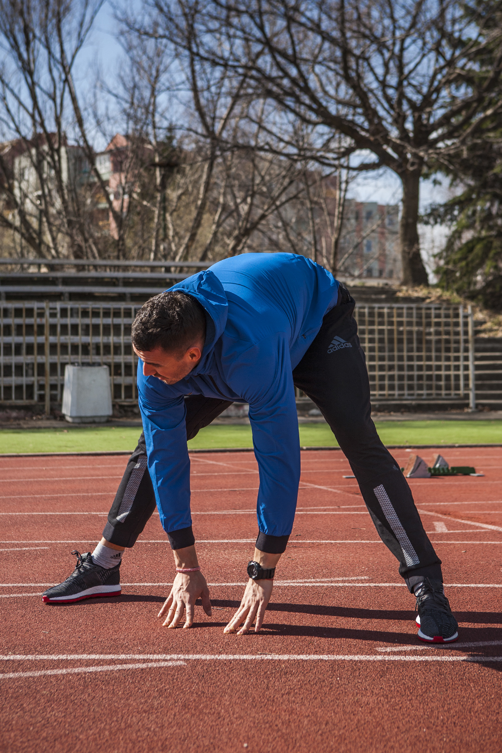 фотография: Яне Голев; атлет: Иван Минчев, облечен с екип за тренировка adidas и обувки за бягане adidas PureBOOST ZG Prime