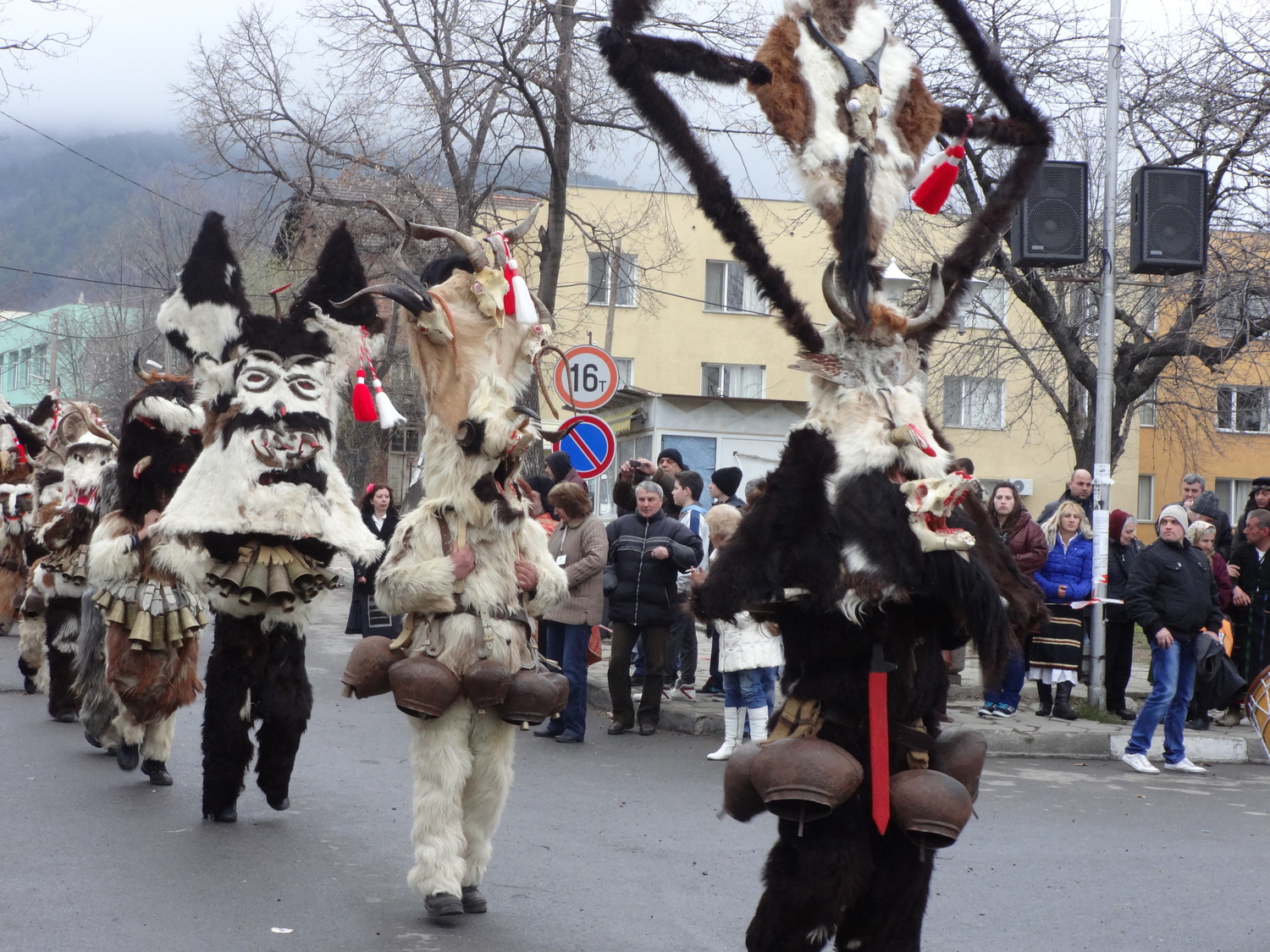 Кукерски карнавал в Челопеч