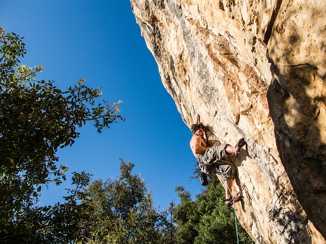 rock-climbing-690674_640