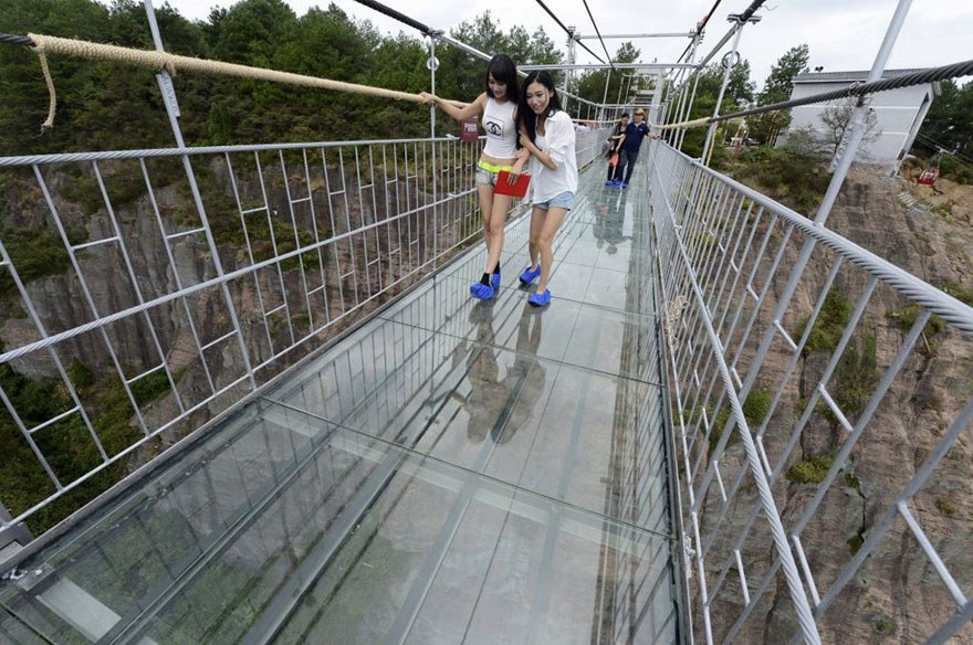 Стъклен мост в Китай