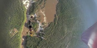 С парапланер над най-големите водопади в Бразилия
