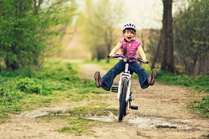 Дете с колело