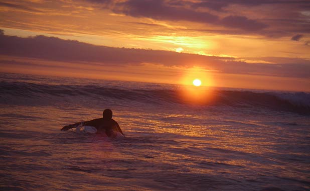 sunset-surfing