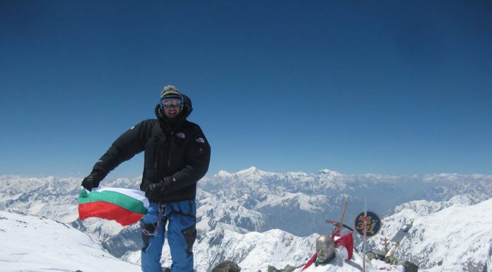 Владимир Павлова, първо българско сноуборд спускане от над 7000 м