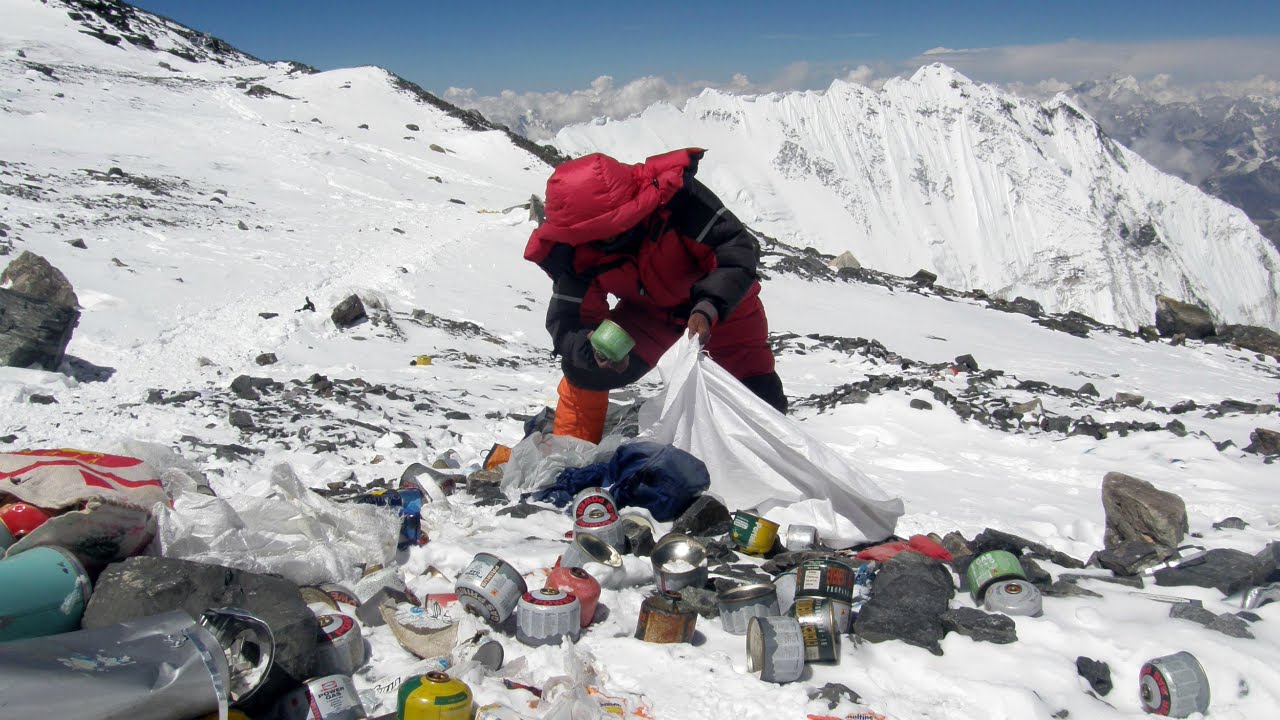 Кампания за почистване в района на Еверест
