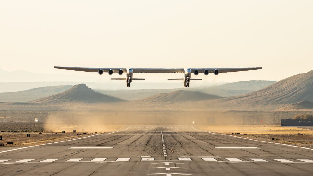 Първи полет на най-големия самолет в света