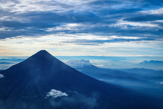 Вулкан Агуа и Пакая. Гватемала