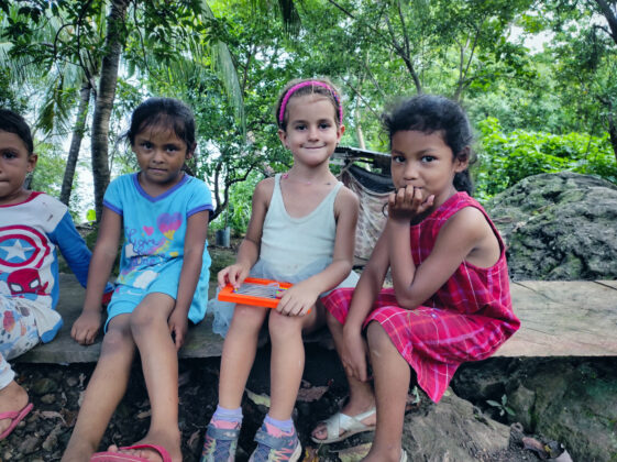 Ева Нашева в Никарагуа с нови приятели