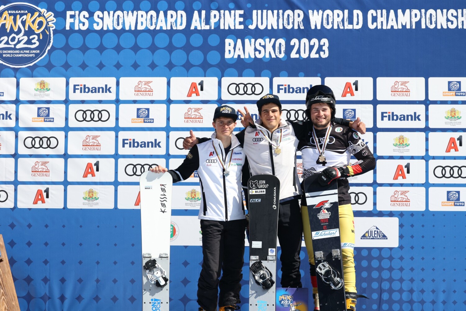 Победителите в паралелния гигантски слалом на световното по сноуборд за младежи, Банско 2023