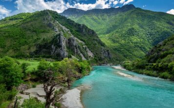 Река Вьоса, Албания