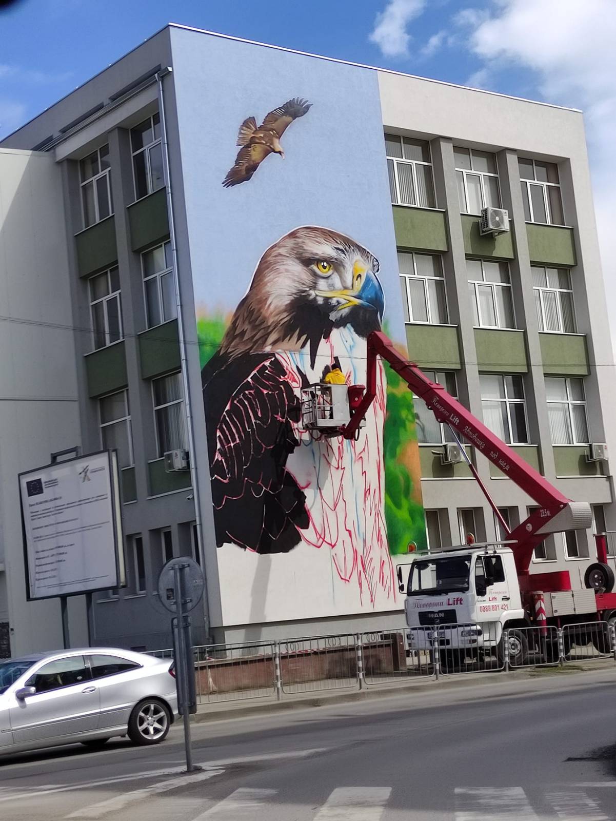 Графит на царски орел на фасадата на Професионална гимназия по електротехника и технологии “Г. С. Раковски”, в Стара Загора